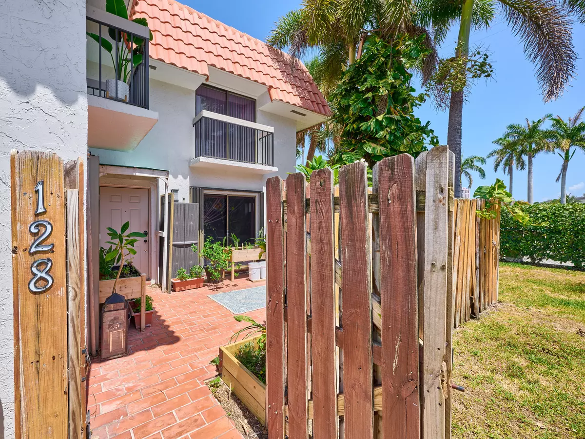 Boca Raton, FL 33432,1251 S Federal Highway 1280