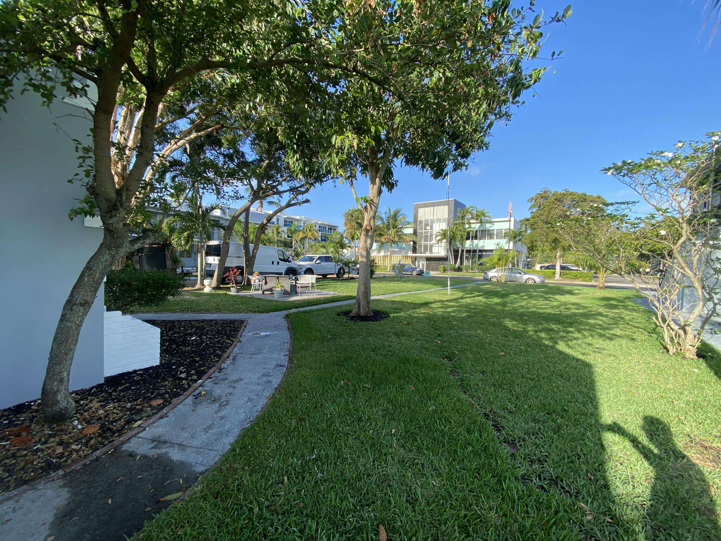 Lake Worth Beach, FL 33460,10 N Palmway 1