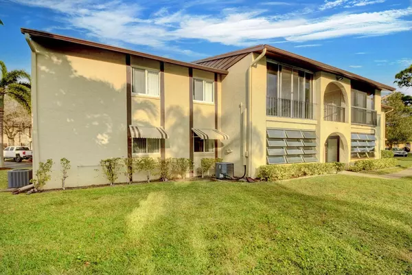 334 Pine Ridge CIR C-1, Greenacres, FL 33463