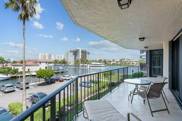 Boca Raton, FL 33487,899 Jeffery ST 310