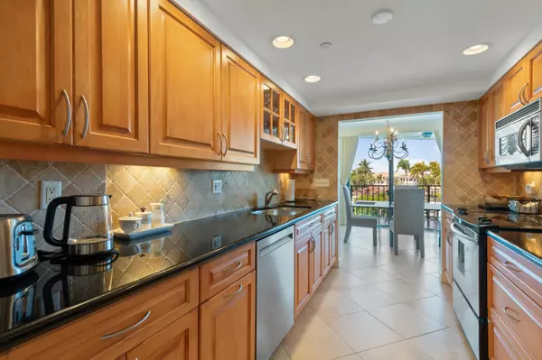 Boca Raton, FL 33487,899 Jeffery ST 310