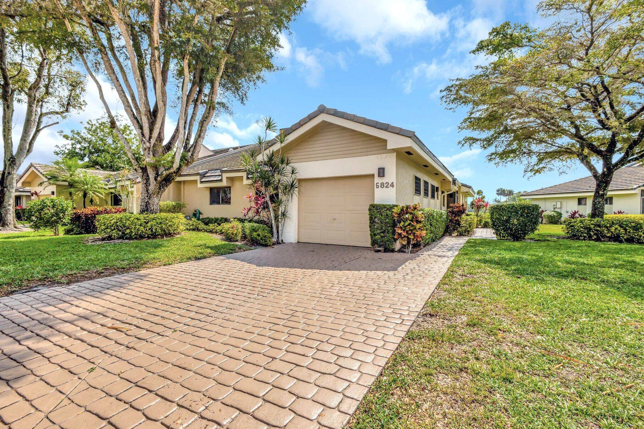 6824 Parisian WAY, Lake Worth, FL 33467