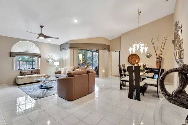 Boynton Beach, FL 33437,5115 Europa DR P