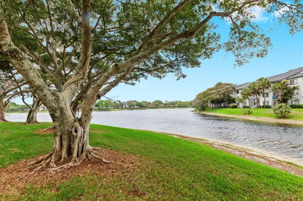 Boynton Beach, FL 33437,5380 Cedar Lake DR 304