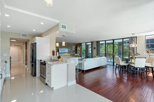 Boca Raton, FL 33487,800 Jeffery ST 211