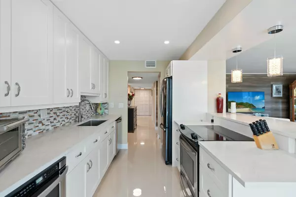 Boca Raton, FL 33487,800 Jeffery ST 211