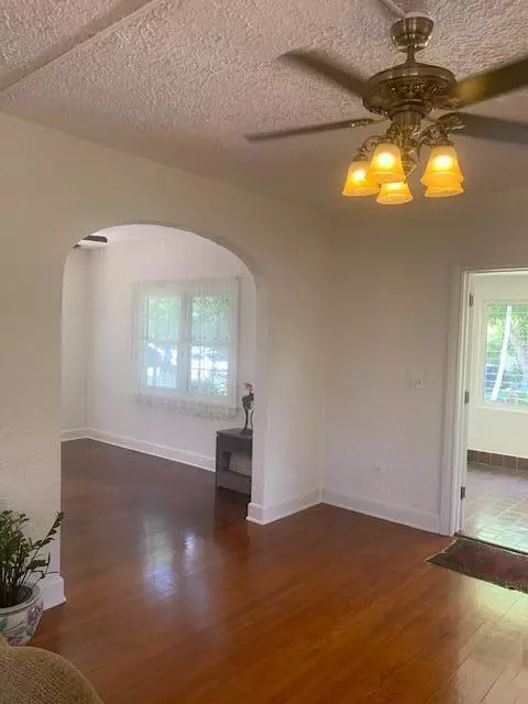 West Palm Beach, FL 33401,728 Avon RD