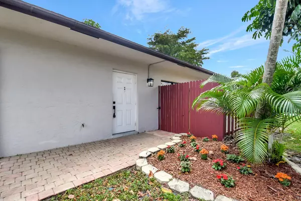 West Palm Beach, FL 33415,5384 Mendoza ST