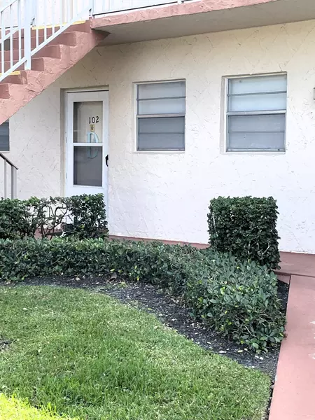 12011 S Poinciana 102 BLVD 102, Royal Palm Beach, FL 33411