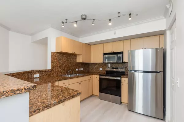 810 Villa CIR, Boynton Beach, FL 33435