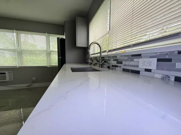 Boynton Beach, FL 33435,189 SE 27th PL C