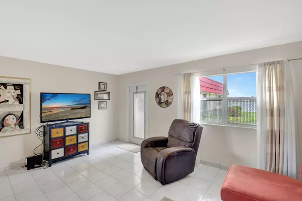 Delray Beach, FL 33446,78 Seville F