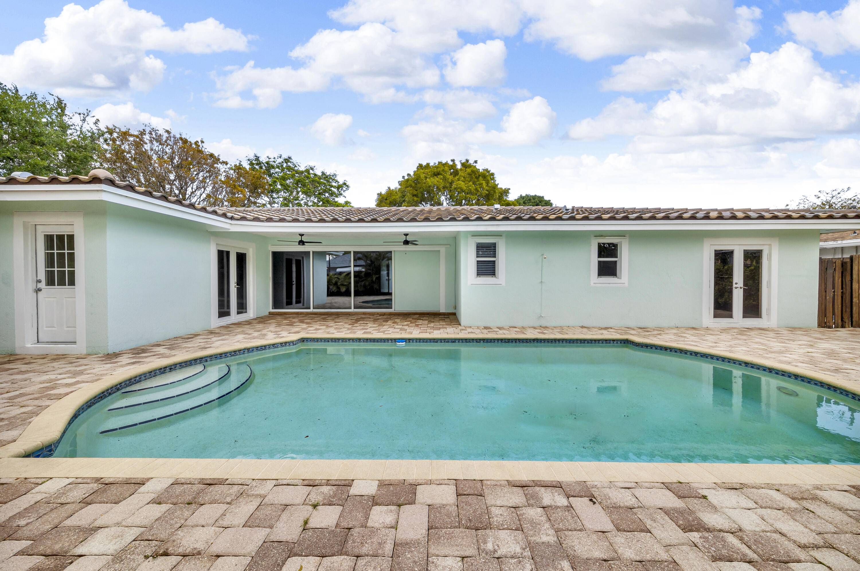 Deerfield Beach, FL 33441,1001 SE 12th TER