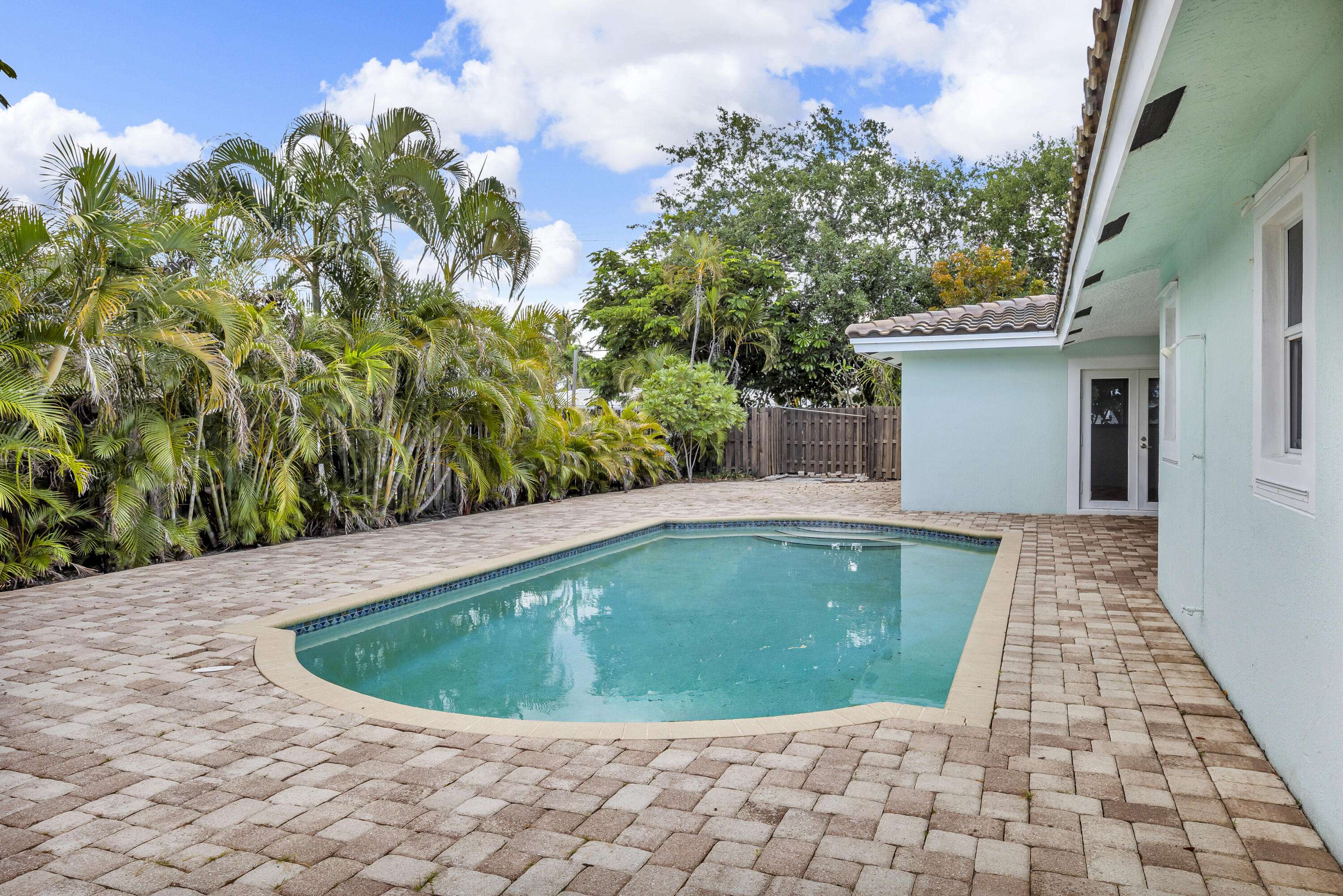 Deerfield Beach, FL 33441,1001 SE 12th TER
