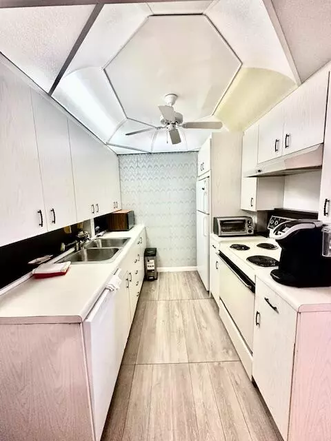 Boca Raton, FL 33434,2067 Cornwall D