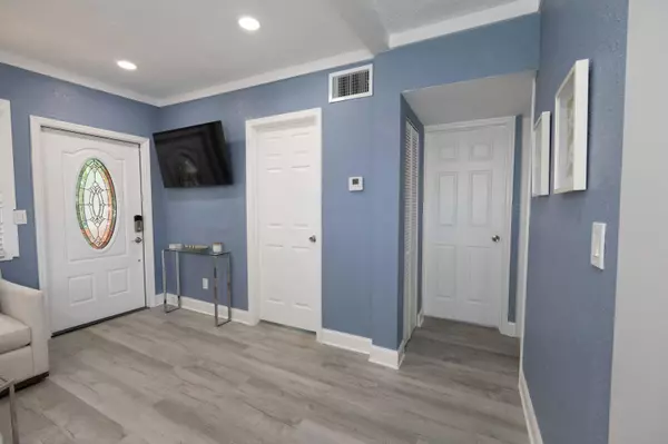 West Palm Beach, FL 33405,420 Avenida Alegre 4