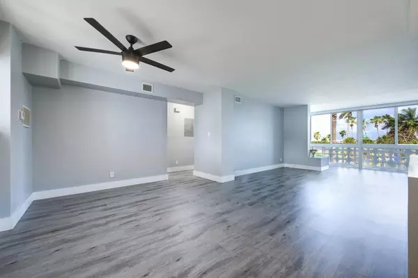 Lake Worth Beach, FL 33460,1 N Golfview RD 404