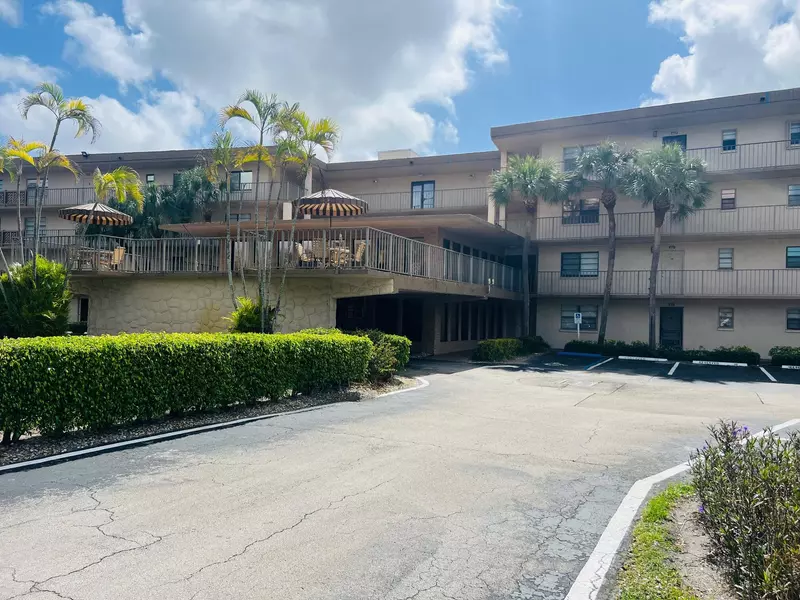 9300 SW 8th ST 421, Boca Raton, FL 33428