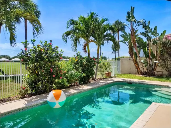 1219 Avondale LN, West Palm Beach, FL 33409