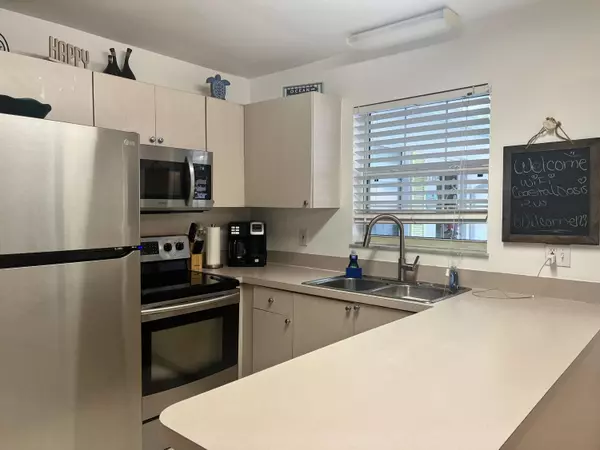 Stuart, FL 34994,514 NW Stuart AVE