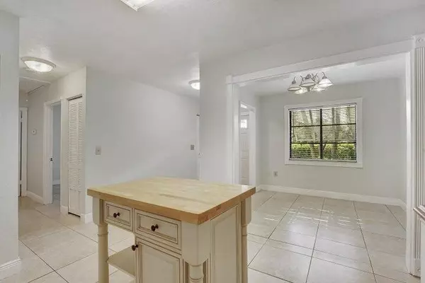 Delray Beach, FL 33445,2737 Lowson BLVD D