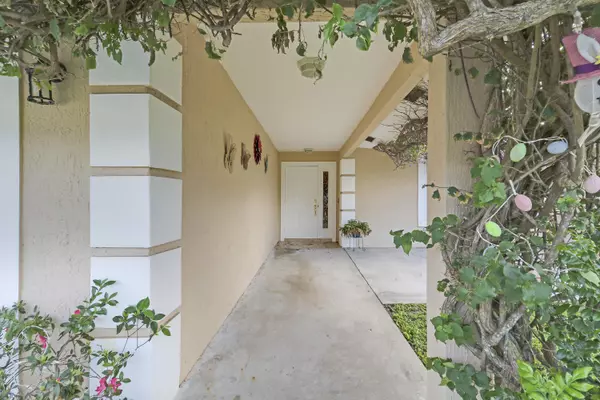 Lake Worth, FL 33463,5350 N N Sandhurst CIR