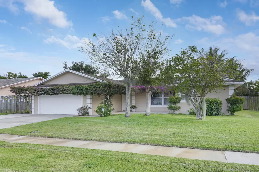 5350 N N Sandhurst CIR, Lake Worth, FL 33463