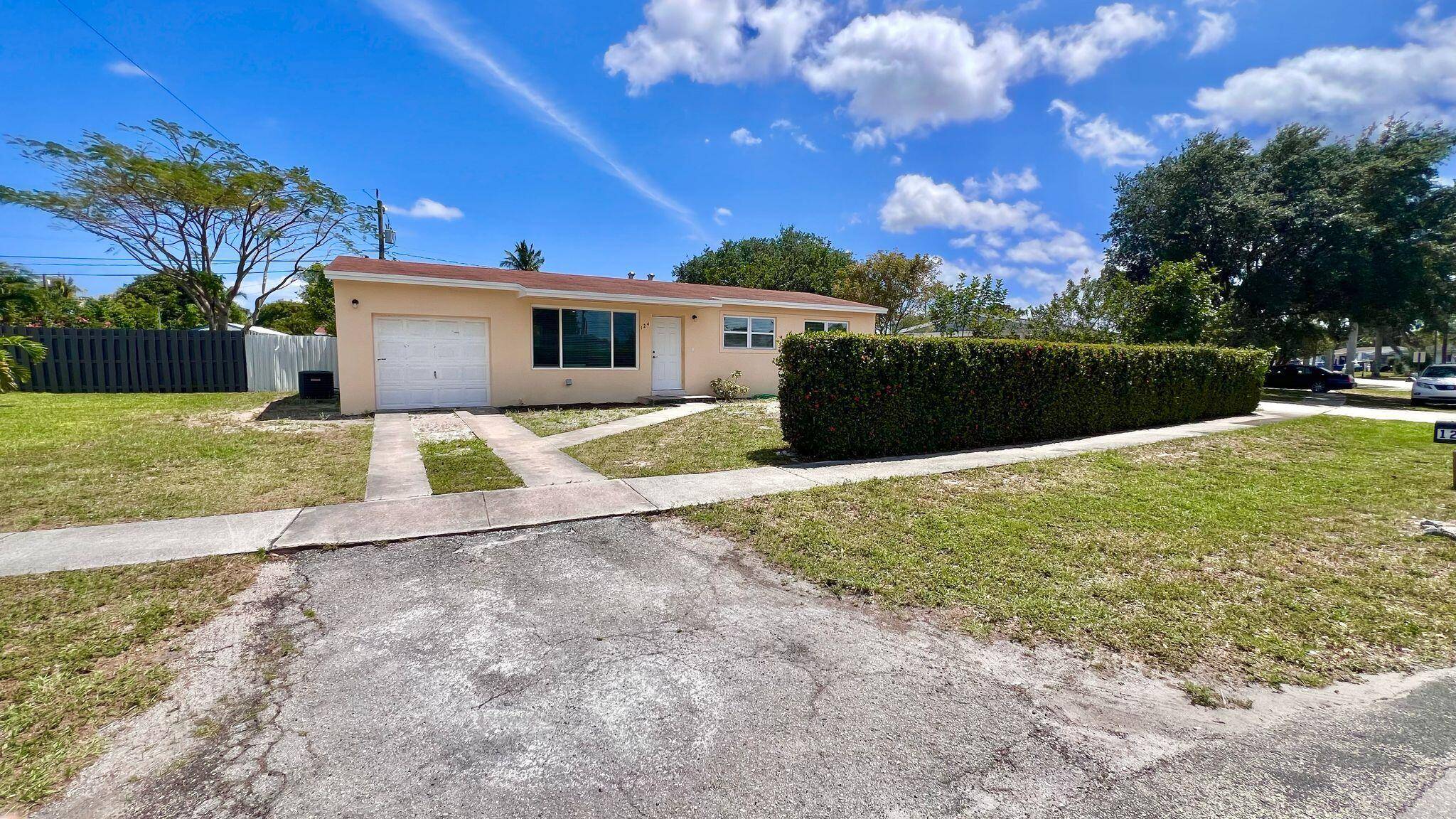 Palm Springs, FL 33461,124 Abaco DR