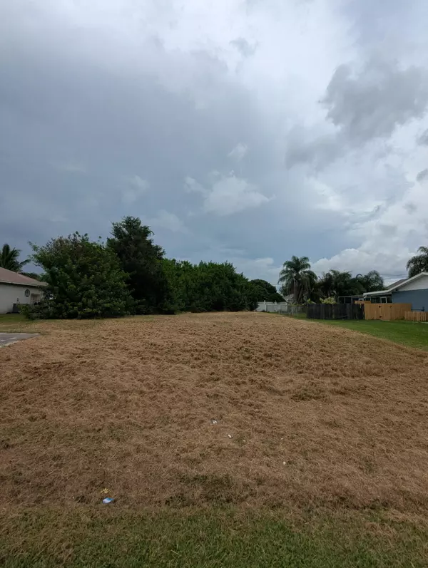 Port Saint Lucie, FL 34983,385 SW Lakehurst DR