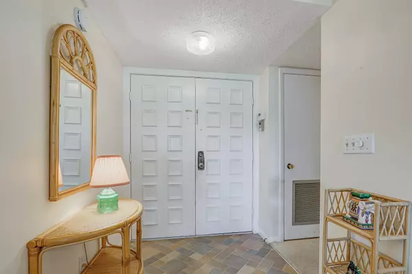 Stuart, FL 34996,1800 SE Saint Lucie BLVD 12-206