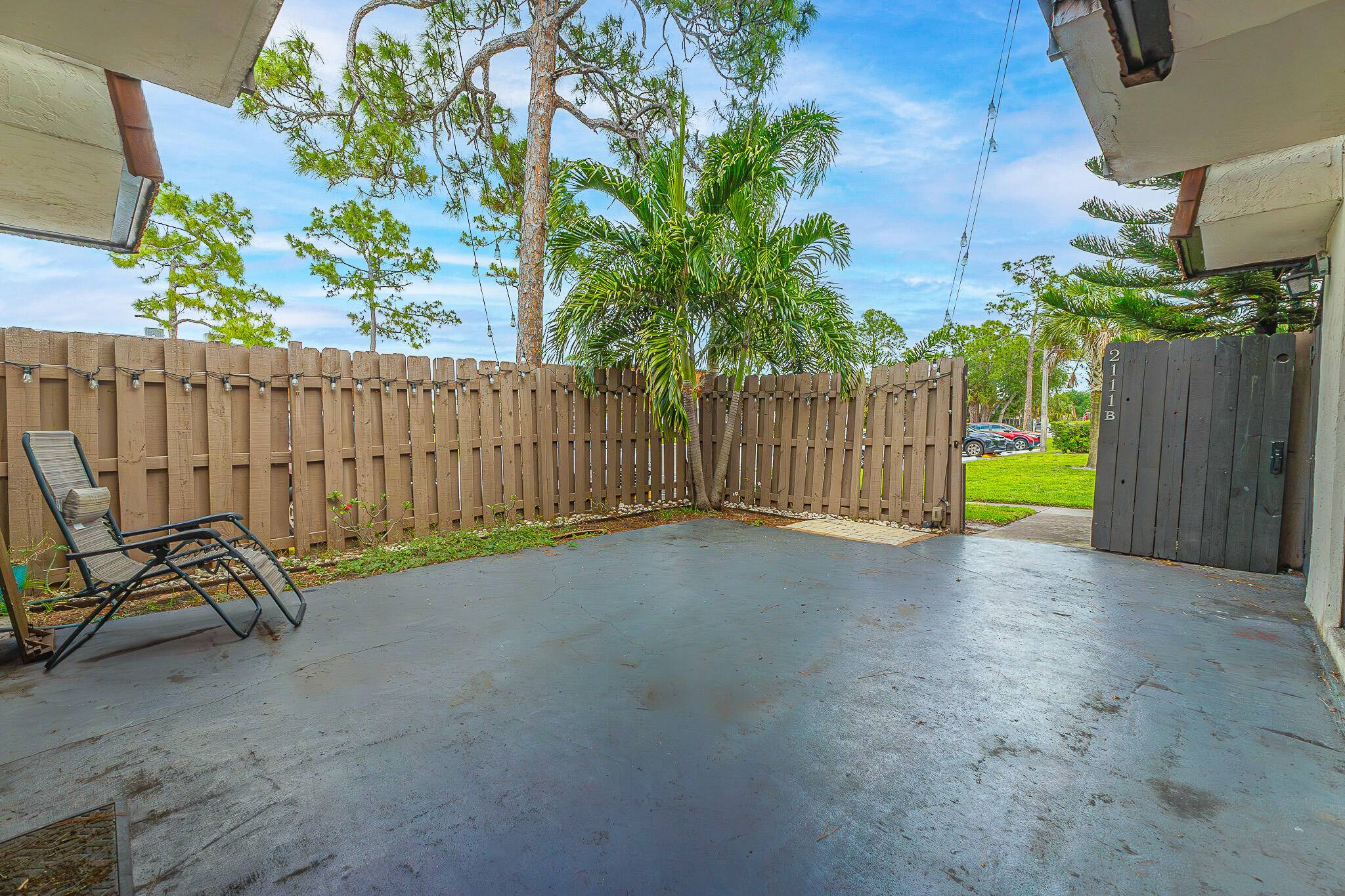 Greenacres, FL 33415,2111 White Pine CIR B