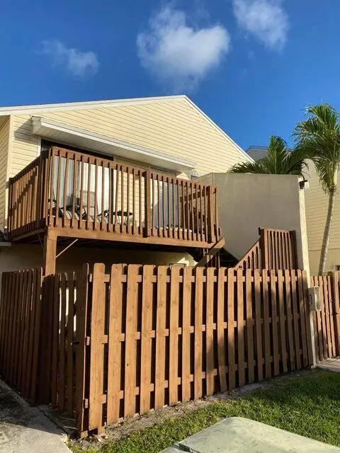 643 Executive Center DR Q207, West Palm Beach, FL 33401