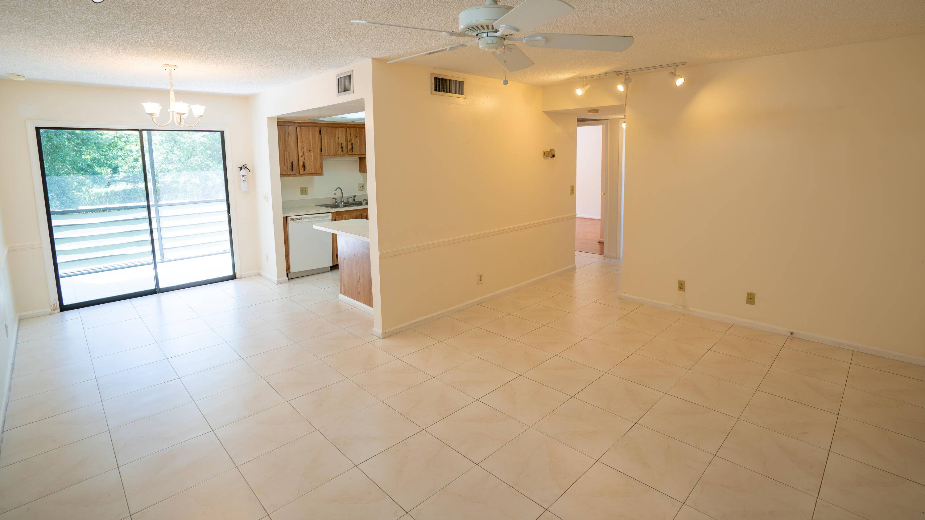 4686 Oak Terrace DR, Greenacres, FL 33463
