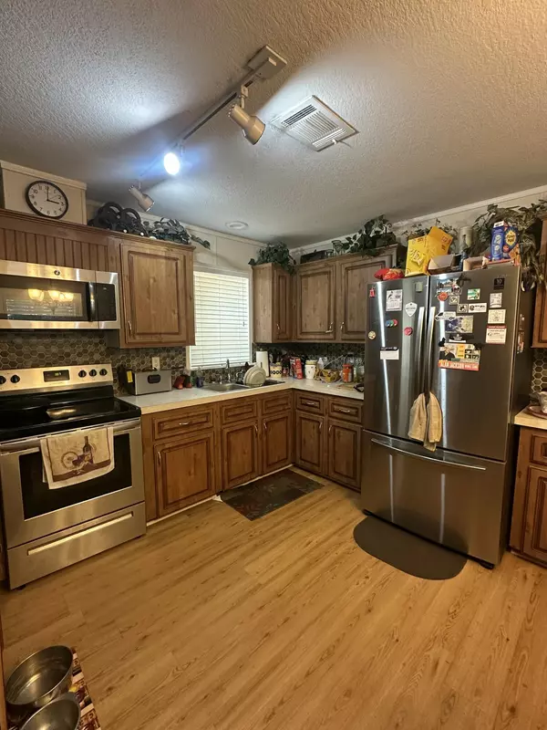 Okeechobee, FL 34974,15820 NW 56th ST