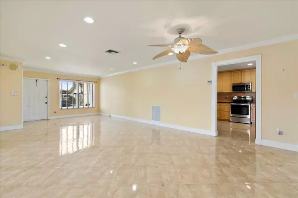 6079 Lakemont CIR Greenacres, FL 33463