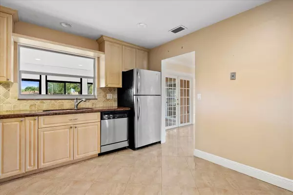 6079 Lakemont CIR Greenacres, FL 33463