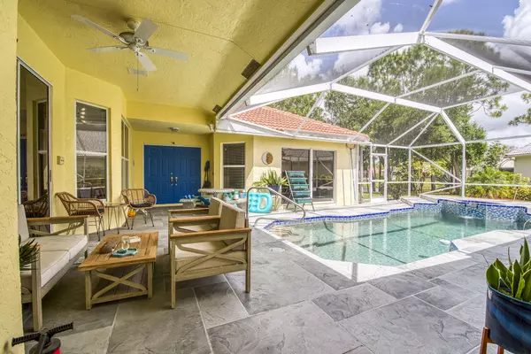 Greenacres, FL 33413,104 Cove RD