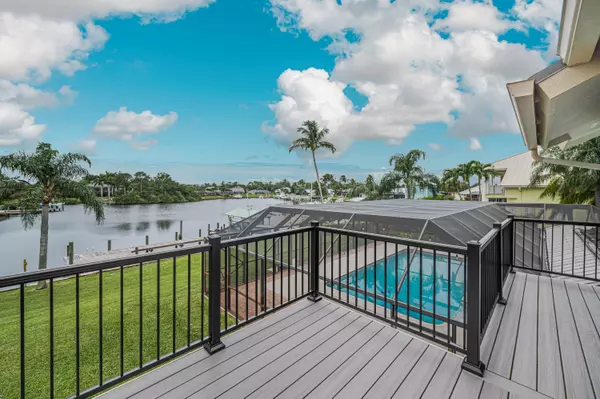 Port Saint Lucie, FL 34984,718 SE Essex DR