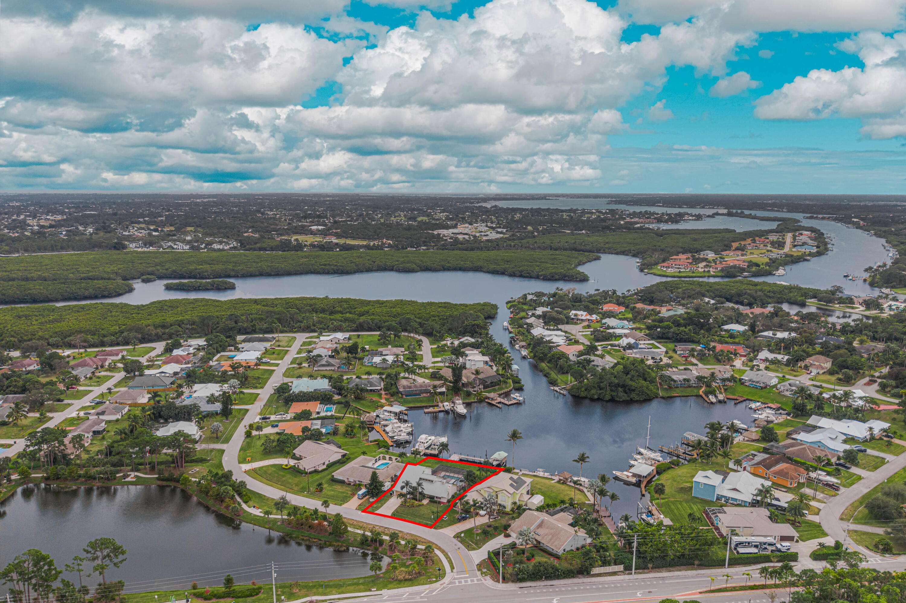 Port Saint Lucie, FL 34984,718 SE Essex DR