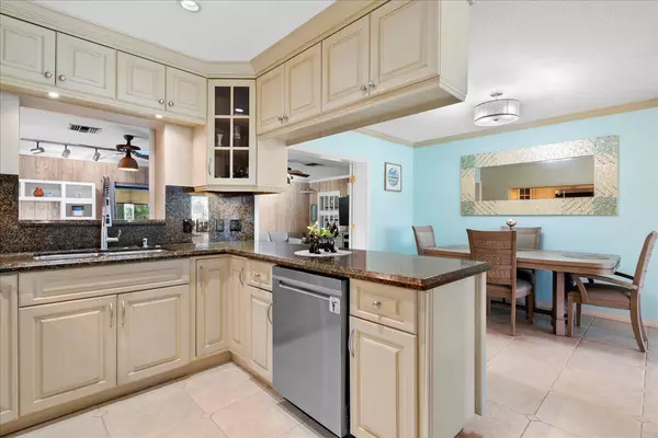 Palm Springs, FL 33461,441 Davis RD