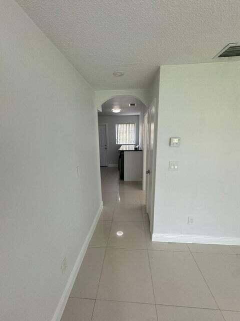 Hallandale Beach, FL 33009,512 SW SW 7th ST 1