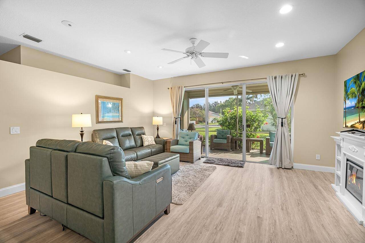 Vero Beach, FL 32962,1810 Hawthorne DR