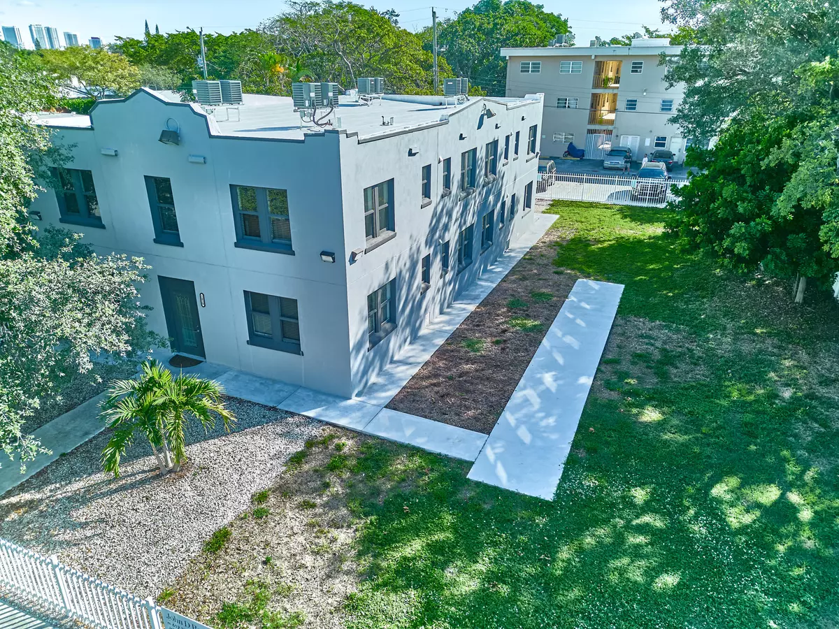 Hollywood, FL 33020,2020 Washington ST Units 1-8