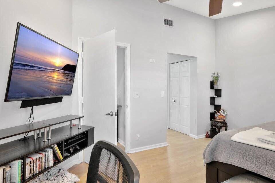 Deerfield Beach, FL 33442,306 Republic CT