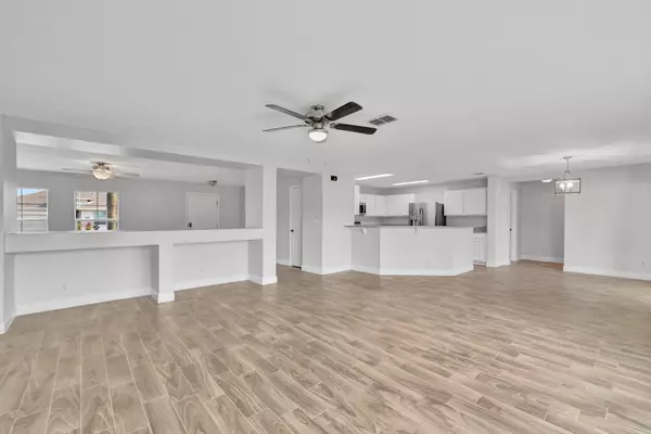 Port Saint Lucie, FL 34953,698 SW Mchole AVE