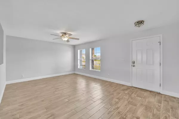Port Saint Lucie, FL 34953,698 SW Mchole AVE