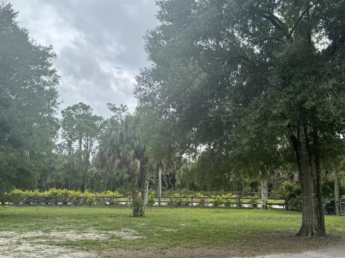 Loxahatchee Groves, FL 33470