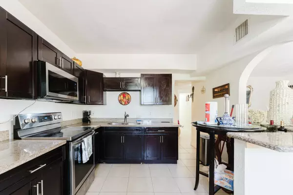 North Miami Beach, FL 33162,1285 NE 154th ST