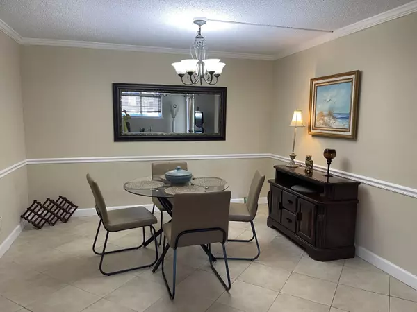 Boca Raton, FL 33428,22765 SW 66th AVE 101