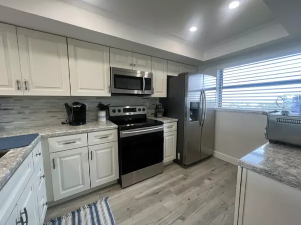 Jensen Beach, FL 34957,10310 S Ocean DR 608